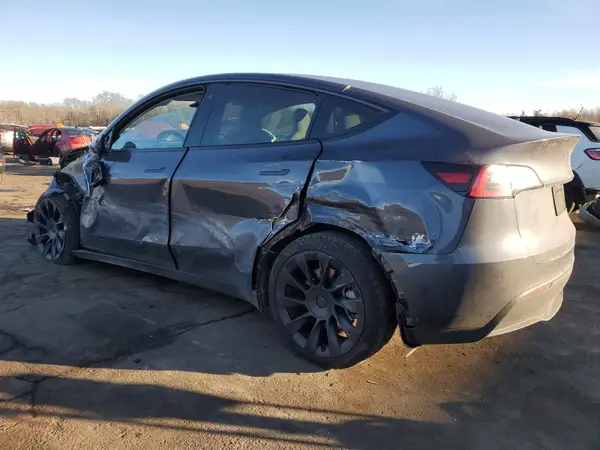 7SAYGAEE6PF645646 2023 TESLA MODEL Y - Image 2