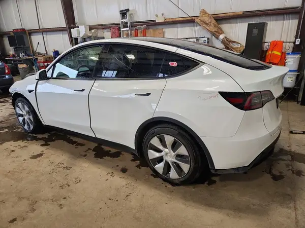 7SAYGAEE6PF762837 2023 TESLA MODEL Y - Image 2