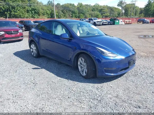 7SAYGAEE6PF829842 2023 TESLA MODEL Y - Image 1