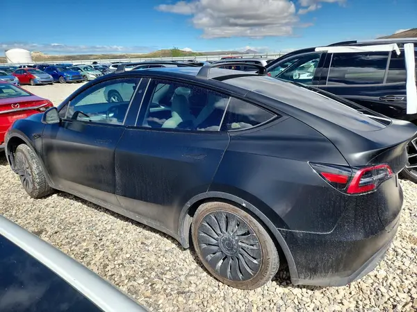 7SAYGAEE6PF855728 2023 TESLA MODEL Y - Image 2