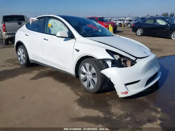 7SAYGAEE6PF871072 2023 TESLA MODEL Y - Image 1
