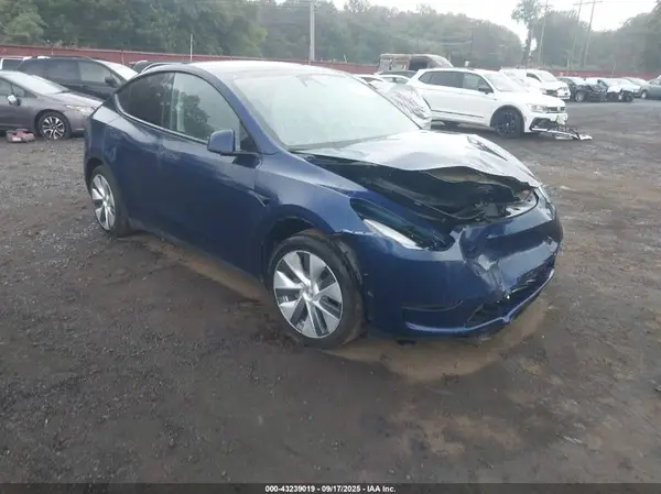 7SAYGAEE6PF904975 2023 TESLA MODEL Y - Image 1