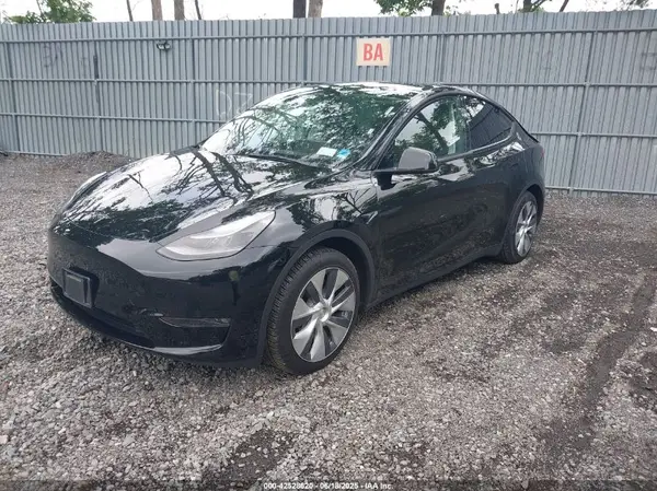 7SAYGAEE6PF915183 2023 TESLA MODEL Y - Image 2