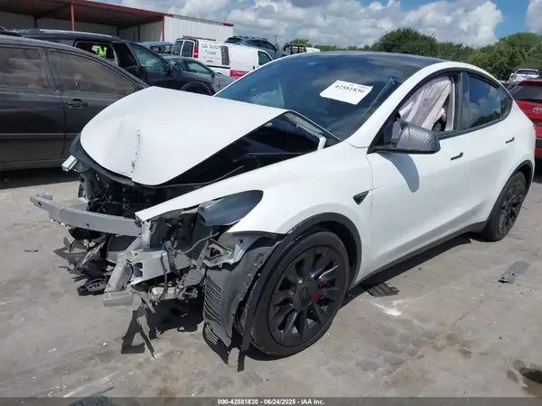 7SAYGAEE6PF969390 2023 TESLA MODEL Y - Image 2