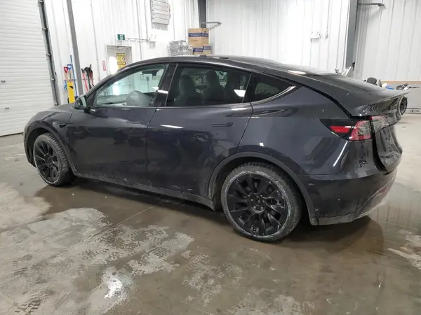 7SAYGAEE6RF037080 2024 TESLA MODEL Y - Image 2