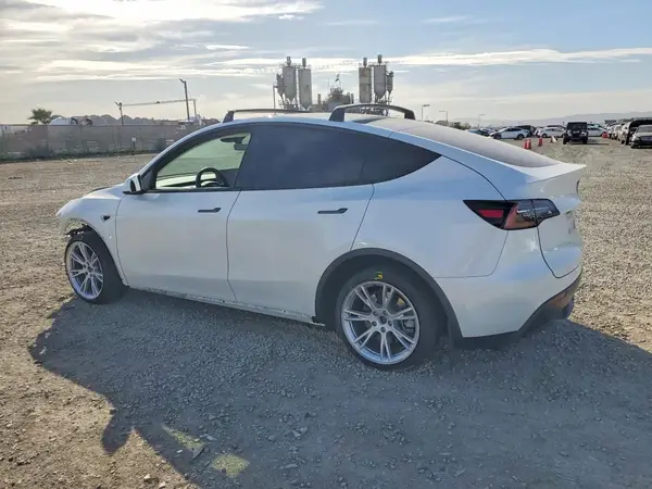 7SAYGAEE6RF063131 2024 TESLA MODEL Y - Image 2