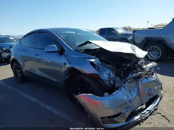 7SAYGAEE6RF155551 2024 TESLA MODEL Y - Image 1