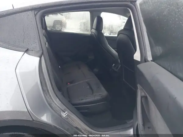 7SAYGAEE6RF194446 2024 TESLA MODEL Y - Image 8