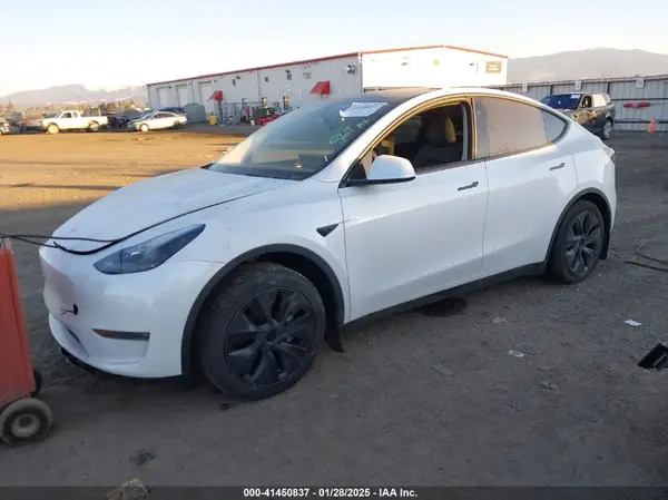 7SAYGAEE6RF206658 2024 TESLA MODEL Y - Image 2