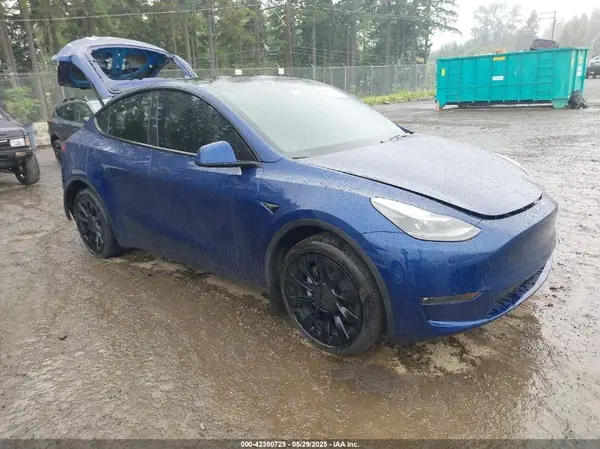7SAYGAEE6RF988976 2024 TESLA MODEL Y - Image 1