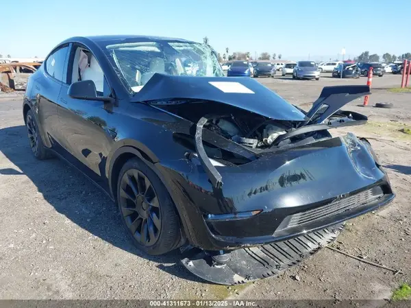 7SAYGAEE6SF215009 2025 TESLA MODEL Y - Image 1