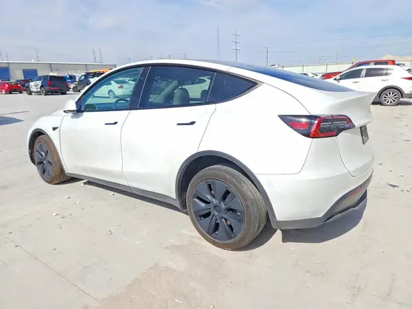 7SAYGAEE6SF221859 2025 TESLA MODEL Y - Image 2