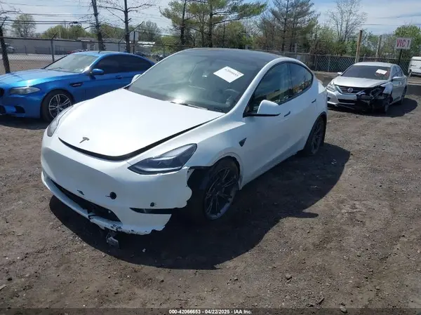 7SAYGAEE6SF238189 2025 TESLA MODEL Y - Image 2