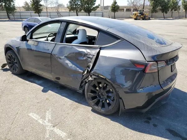 7SAYGAEE6SF243599 2025 TESLA MODEL Y - Image 2