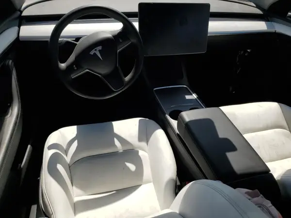 7SAYGAEE6SF243599 2025 TESLA MODEL Y - Image 8