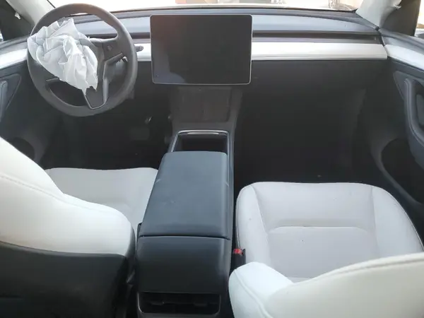 7SAYGAEE6SF248060 2025 TESLA MODEL Y - Image 8