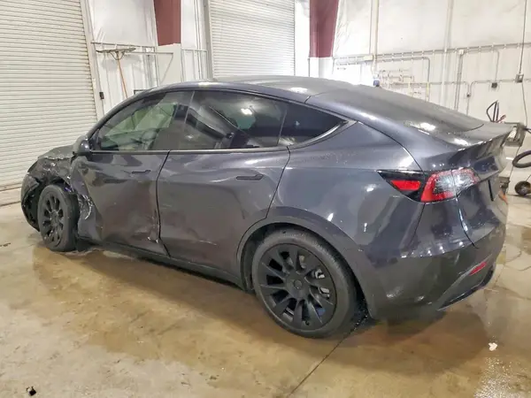 7SAYGAEE6SF255252 2025 TESLA MODEL Y - Image 2