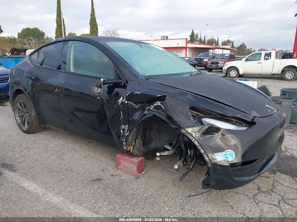 7SAYGAEE6SF262458 2025 TESLA MODEL Y - Image 1