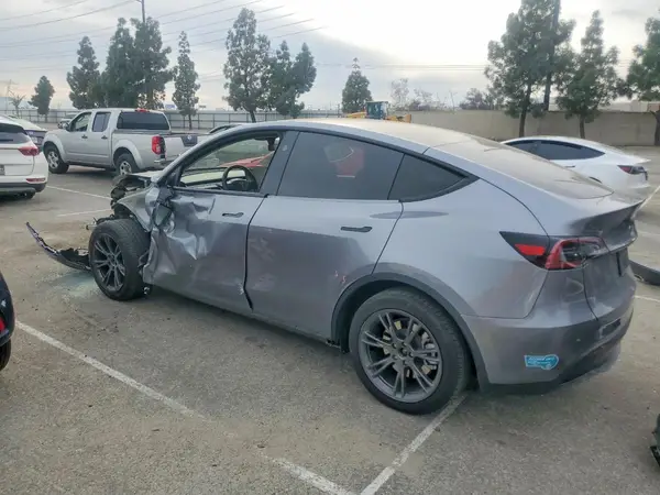 7SAYGAEE6SF278921 2025 TESLA MODEL Y - Image 2