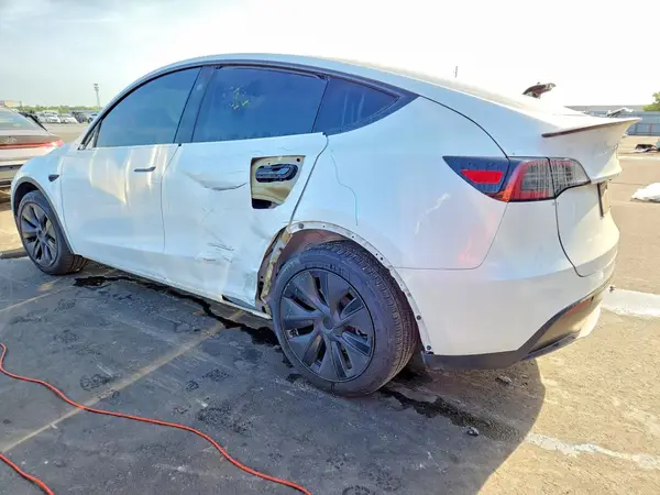 7SAYGAEE6SF303574 2025 TESLA MODEL Y - Image 2