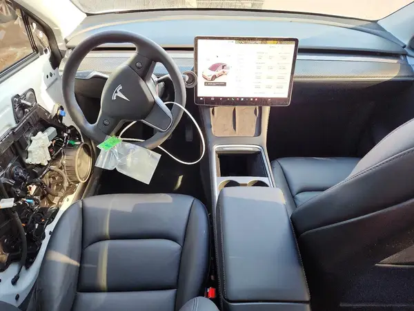 7SAYGAEE6SF303574 2025 TESLA MODEL Y - Image 8