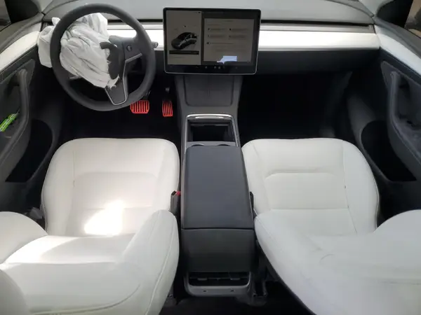 7SAYGAEE6SF304434 2025 TESLA MODEL Y - Image 8