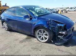 7SAYGAEE7NF337012 2022 TESLA MODEL Y