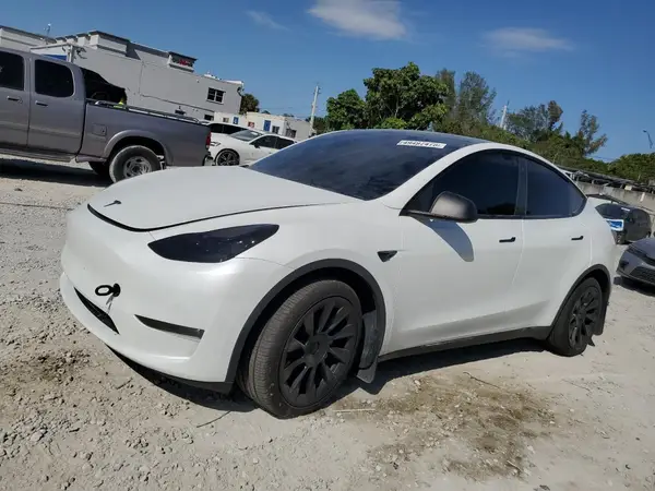 7SAYGAEE7NF348088 2022 TESLA MODEL Y - Image 1