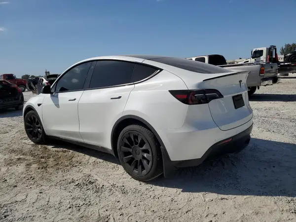 7SAYGAEE7NF348088 2022 TESLA MODEL Y - Image 2