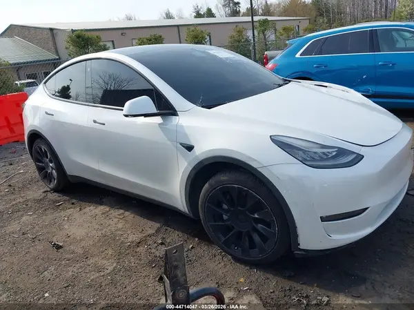 7SAYGAEE7NF361486 2022 TESLA MODEL Y - Image 1