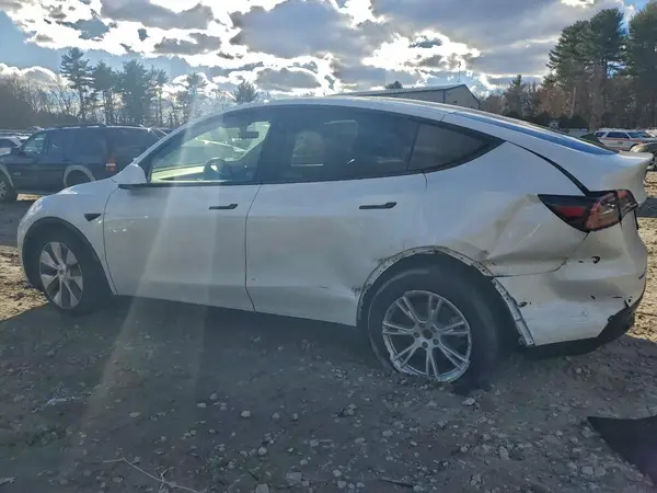 7SAYGAEE7NF383438 2022 TESLA MODEL Y - Image 2