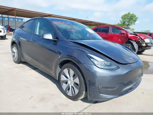 7SAYGAEE7NF389319 2022 TESLA MODEL Y - Image 1