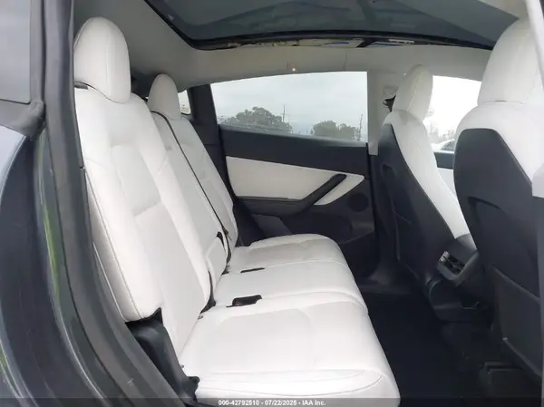 7SAYGAEE7NF406491 2022 TESLA MODEL Y - Image 8