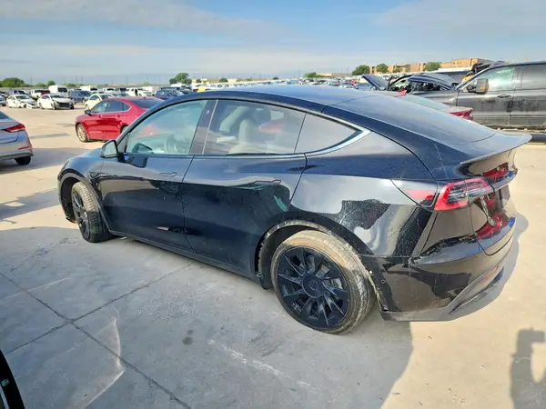 7SAYGAEE7NF418611 2022 TESLA MODEL Y - Image 2