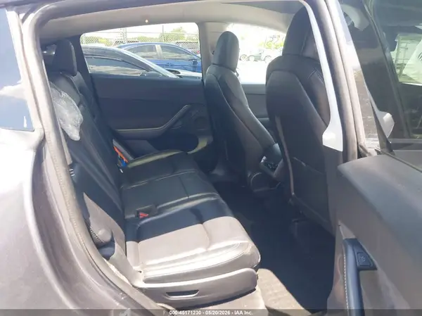7SAYGAEE7NF433111 2022 TESLA MODEL Y - Image 8