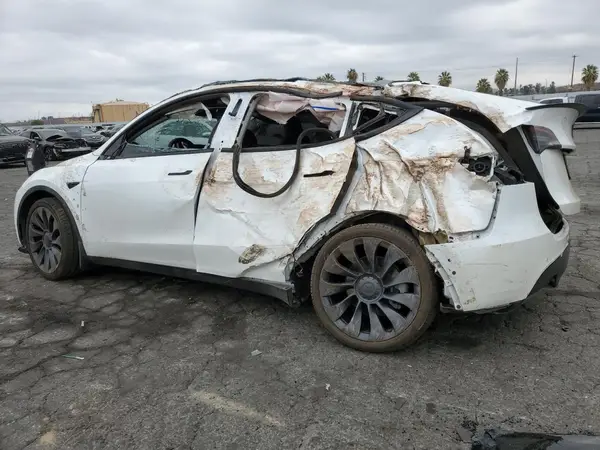 7SAYGAEE7NF465170 2022 TESLA MODEL Y - Image 2