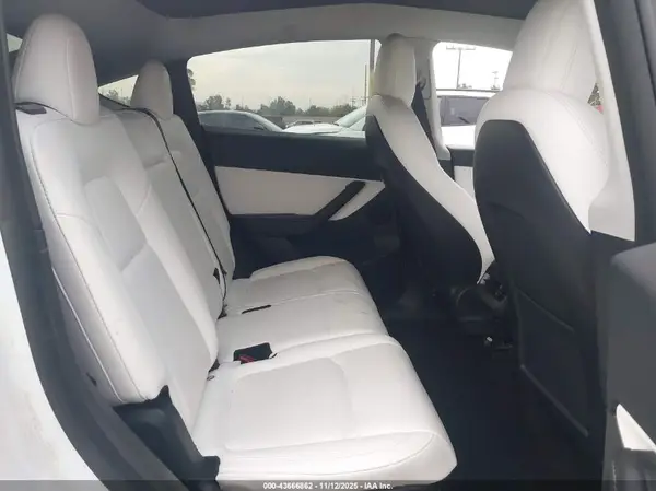 7SAYGAEE7NF486066 2022 TESLA MODEL Y - Image 8