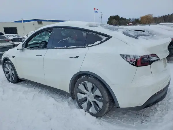 7SAYGAEE7NF517008 2022 TESLA MODEL Y - Image 2