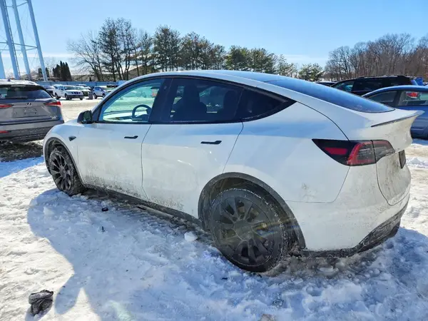 7SAYGAEE7NF522127 2022 TESLA MODEL Y - Image 2