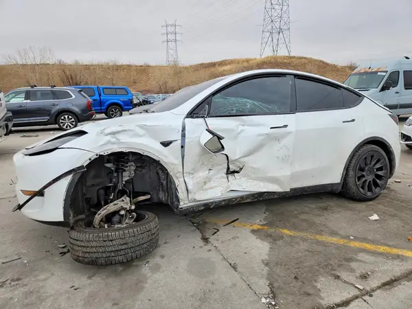 7SAYGAEE7NF522905 2022 TESLA MODEL Y - Image 1