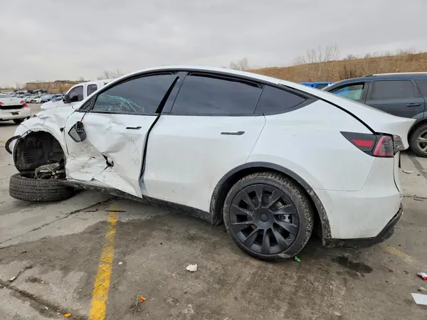 7SAYGAEE7NF522905 2022 TESLA MODEL Y - Image 2