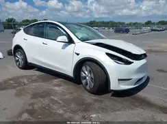 7SAYGAEE7NF530194 2022 TESLA MODEL Y