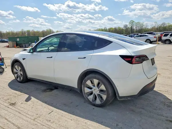 7SAYGAEE7NF543723 2022 TESLA MODEL Y - Image 2
