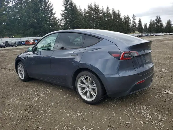7SAYGAEE7NF548565 2022 TESLA MODEL Y - Image 2