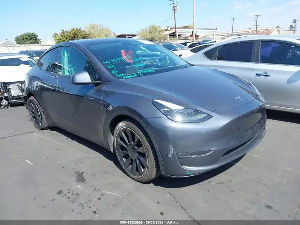 7SAYGAEE7NF550199 2022 TESLA MODEL Y - Image 1