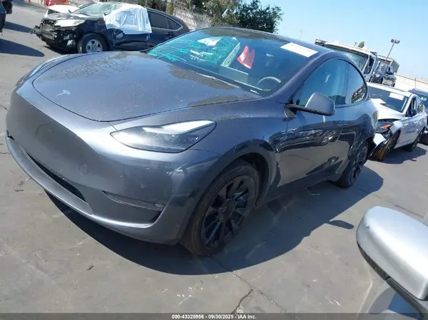 7SAYGAEE7NF550199 2022 TESLA MODEL Y - Image 2
