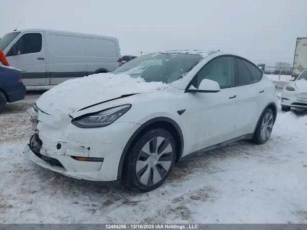 7SAYGAEE7PF588597 2023 TESLA MODEL Y - Image 2