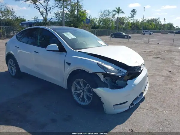 7SAYGAEE7PF588681 2023 TESLA MODEL Y - Image 1