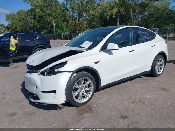 7SAYGAEE7PF588681 2023 TESLA MODEL Y - Image 2