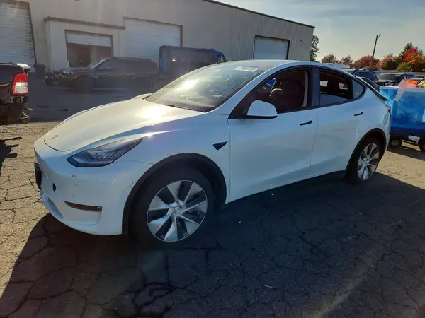 7SAYGAEE7PF590575 2023 TESLA MODEL Y - Image 1